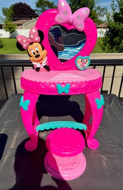 Disney Minnie Bow-Tique Bowdazzling Vanity