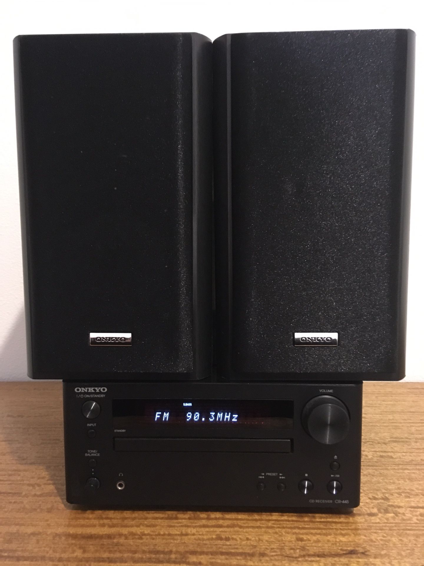 Onkyo CR-445 Bookshelf Stereo System / CD / Receiver / Ipod Dock / MINT