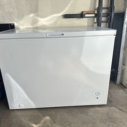 Deep chest freezer