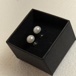 Pearl Stud Earrings 