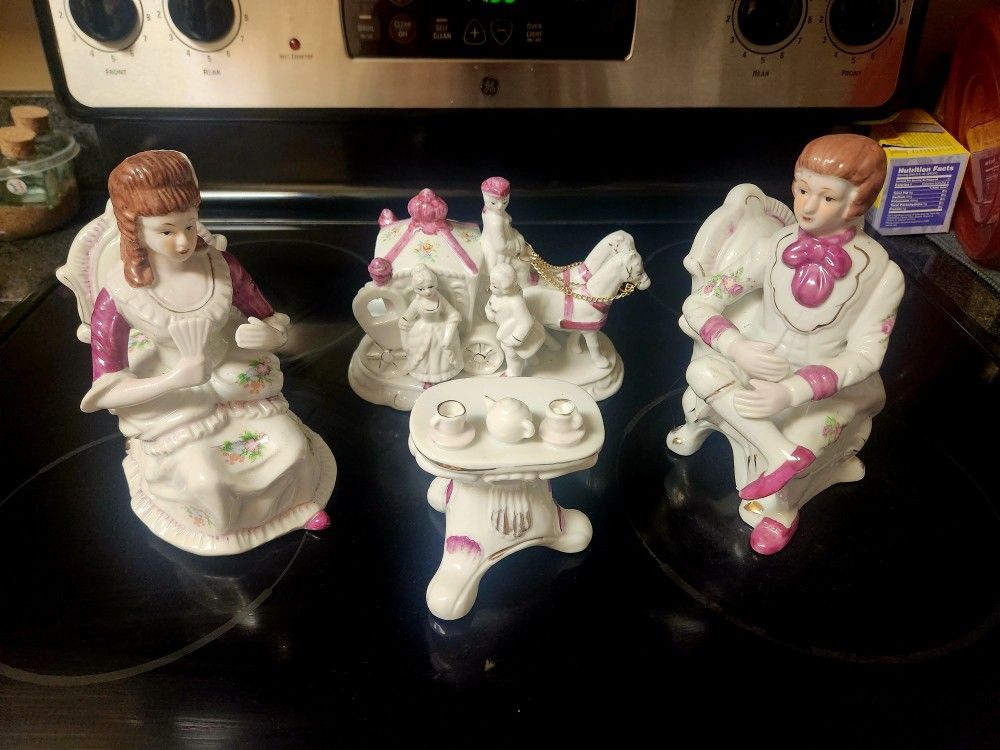 X4 Cemaric Pink & White Colonial Figurine Decor