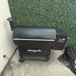 CENTURY® 885 PELLET GRILL