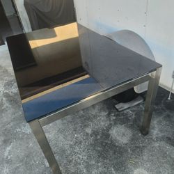 Dining / dinner table 