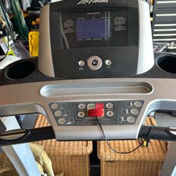 Life fitness treadmill 