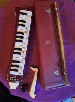 Vintage 1970s Hohner Melodica Piano 27
