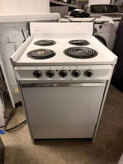 Hotpoint 24" Electric Stove – Compact