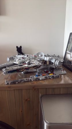 LEGO UCS Millennium Falcon 75192 — Complete + All Minifigs