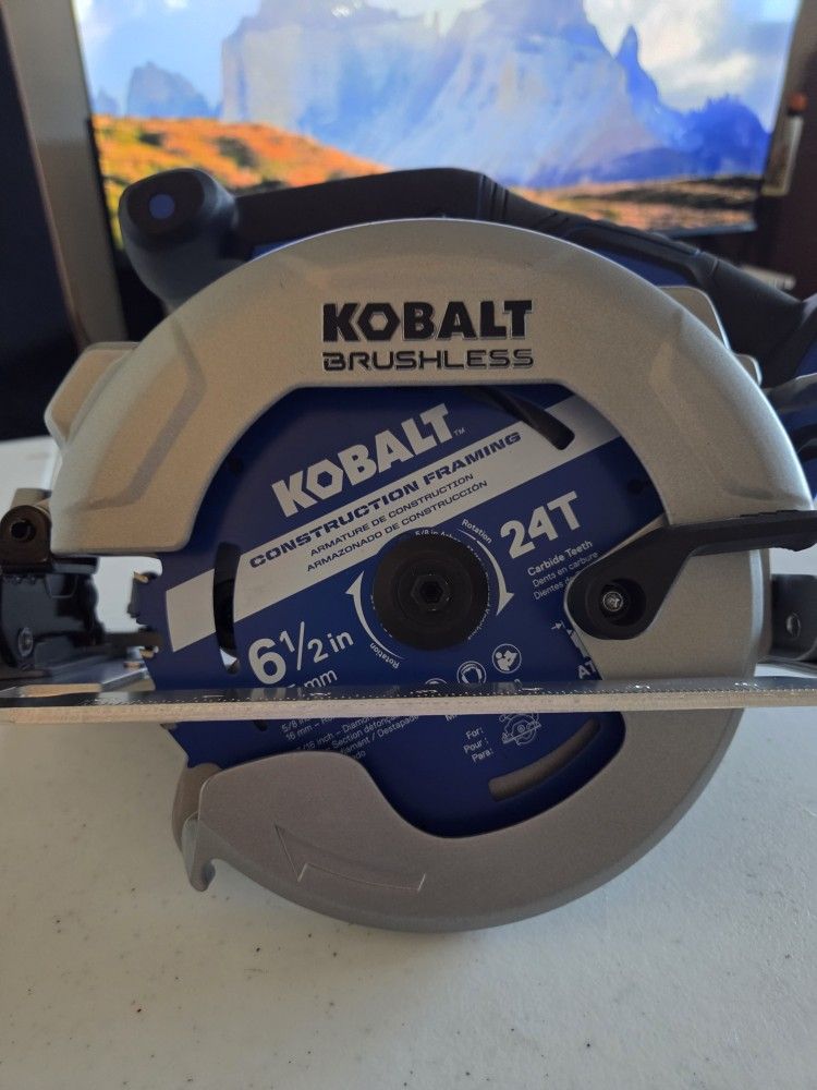 Cordless 6 1/2 inch Circular Saw.