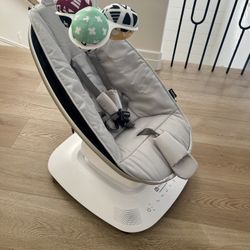 4moms MamaRoo Multi-Motion Baby Swing, Bluetooth Enabled with 5 Unique Motions, Grey