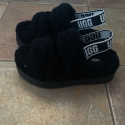 UGG Slipper/slides Size 6