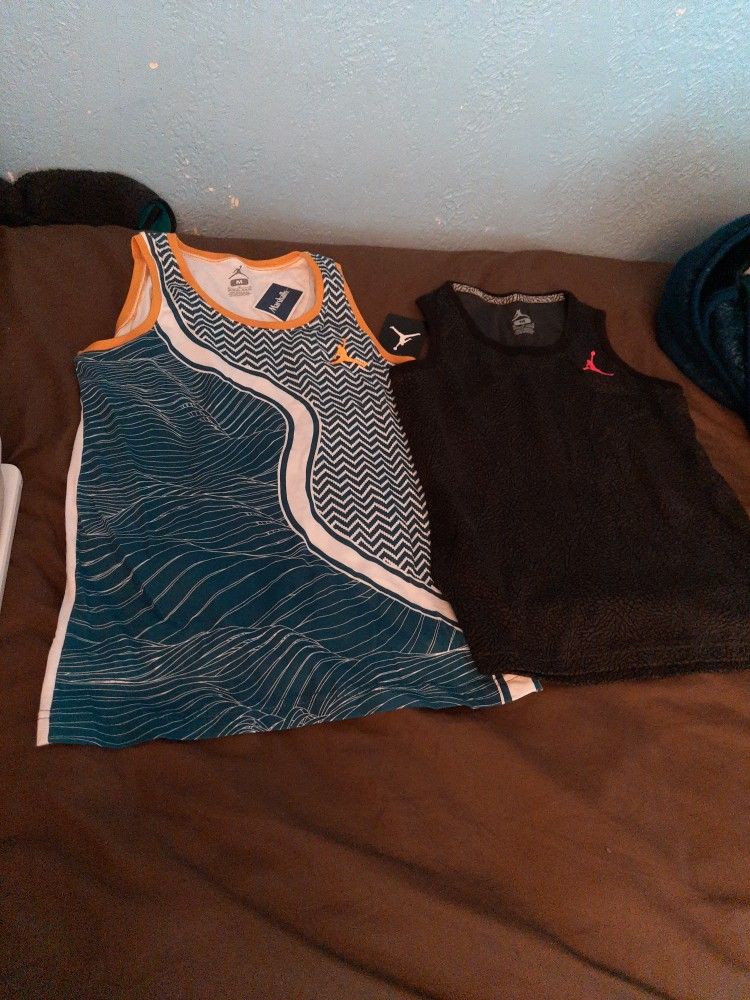 Boys Jordan Shirts Size 10/12