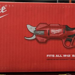 MILWAUKEE PRUNING SHEARS