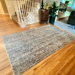 Loloi Wool Rug in Excellent Condition