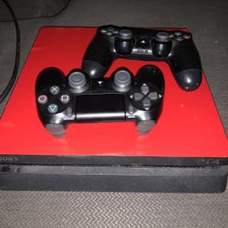 PS4 Slim 