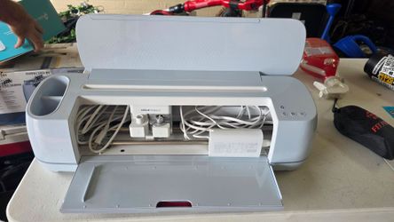 Cricut 3 with extras!!