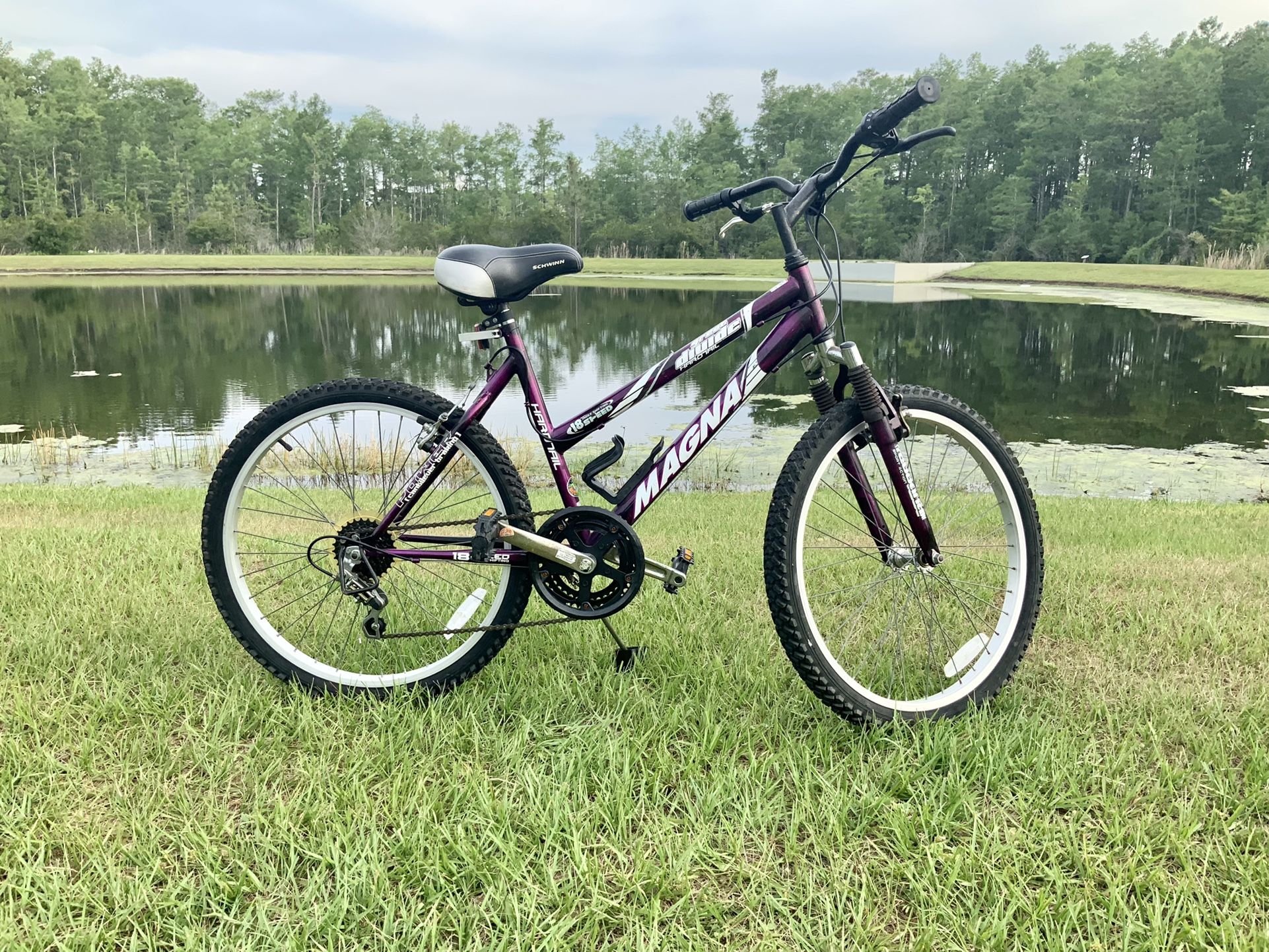 Magna Great Divide Hardtail 18 Speed Mountain Bike 24" Purple.