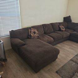 Couch / Sofa . Sectional    !!! FREE !!!
