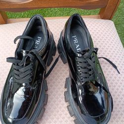 WOMANS PRADA SHOES