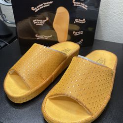Ciccia Bella Slippers Size 6.5 - 7.5 Women