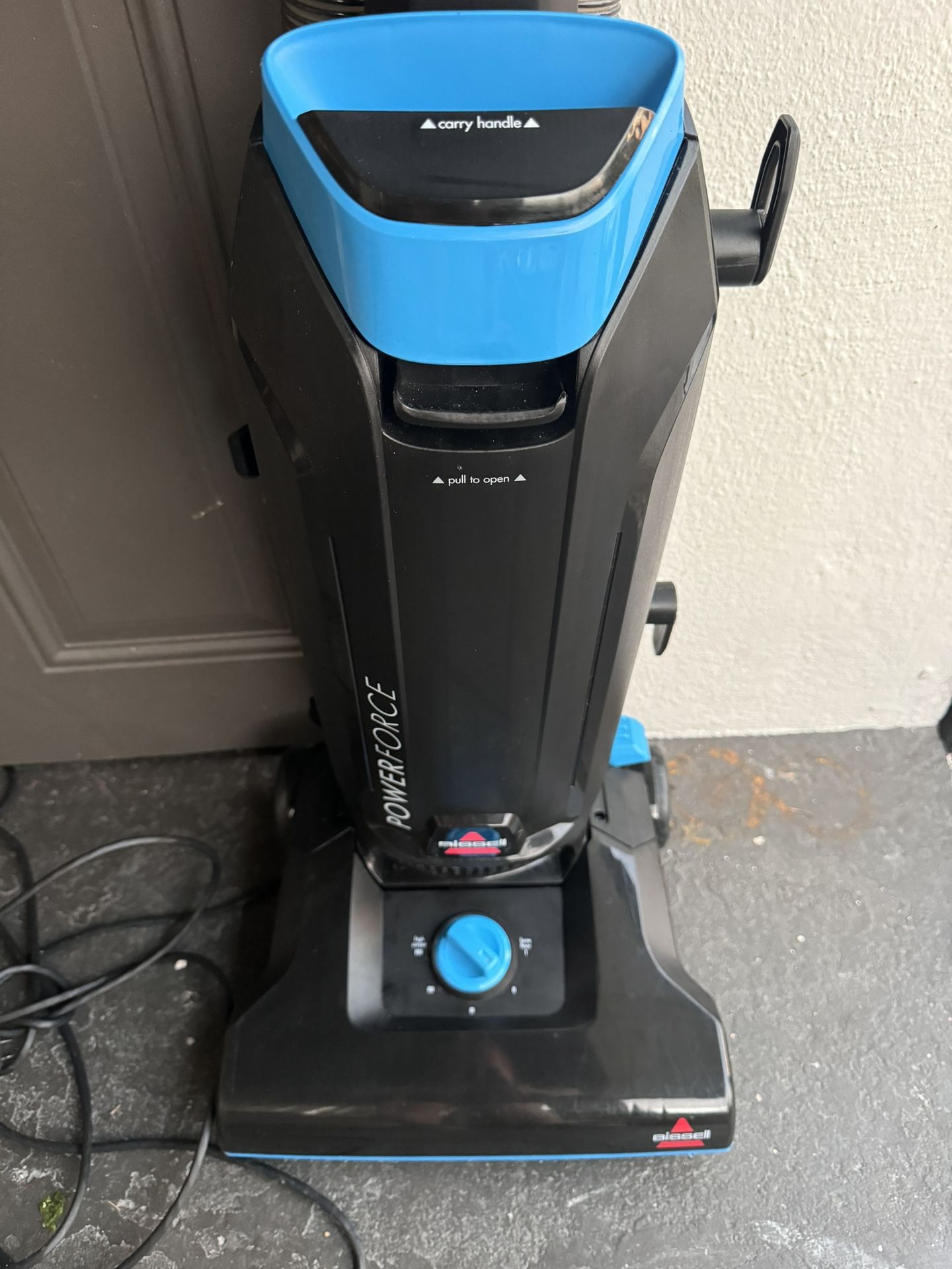 Bissell 1739 Powerforce Bagged Vacuum Cleaner, Blue