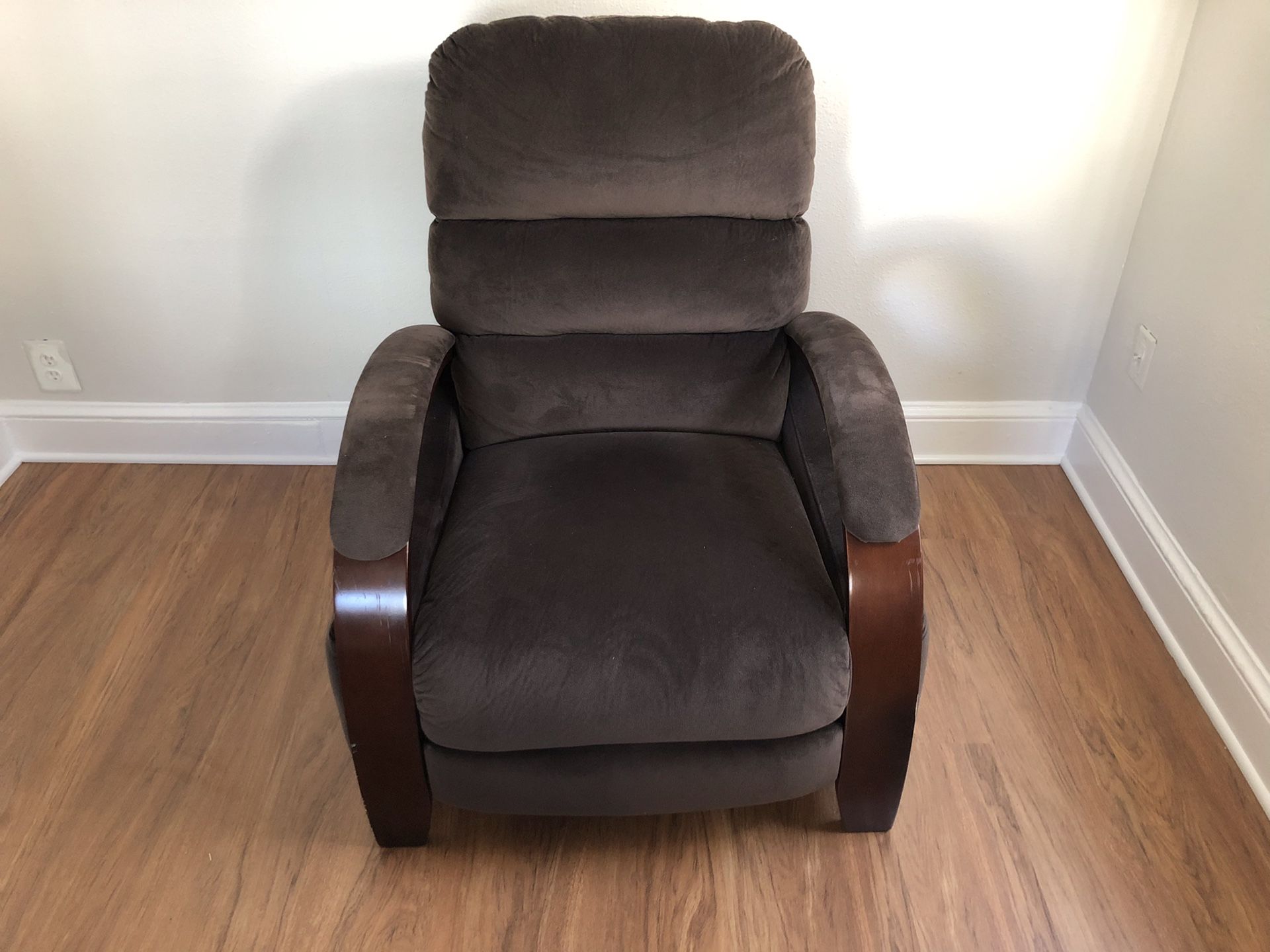 Single recliner