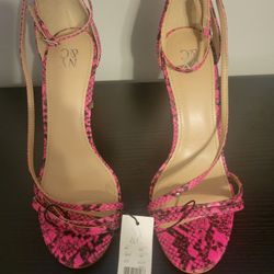 NEW YORK & COMPANY (pink/black croc heels)