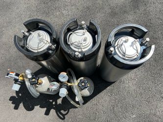 Kegs 5 gals with CO2 tanks