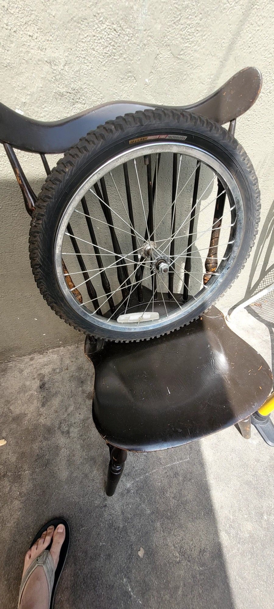USED OLD BMX 20 INCHES FRONT RIM 1990 USED GOOD SHAPE TIRE IS INCLUDED NO TUBE