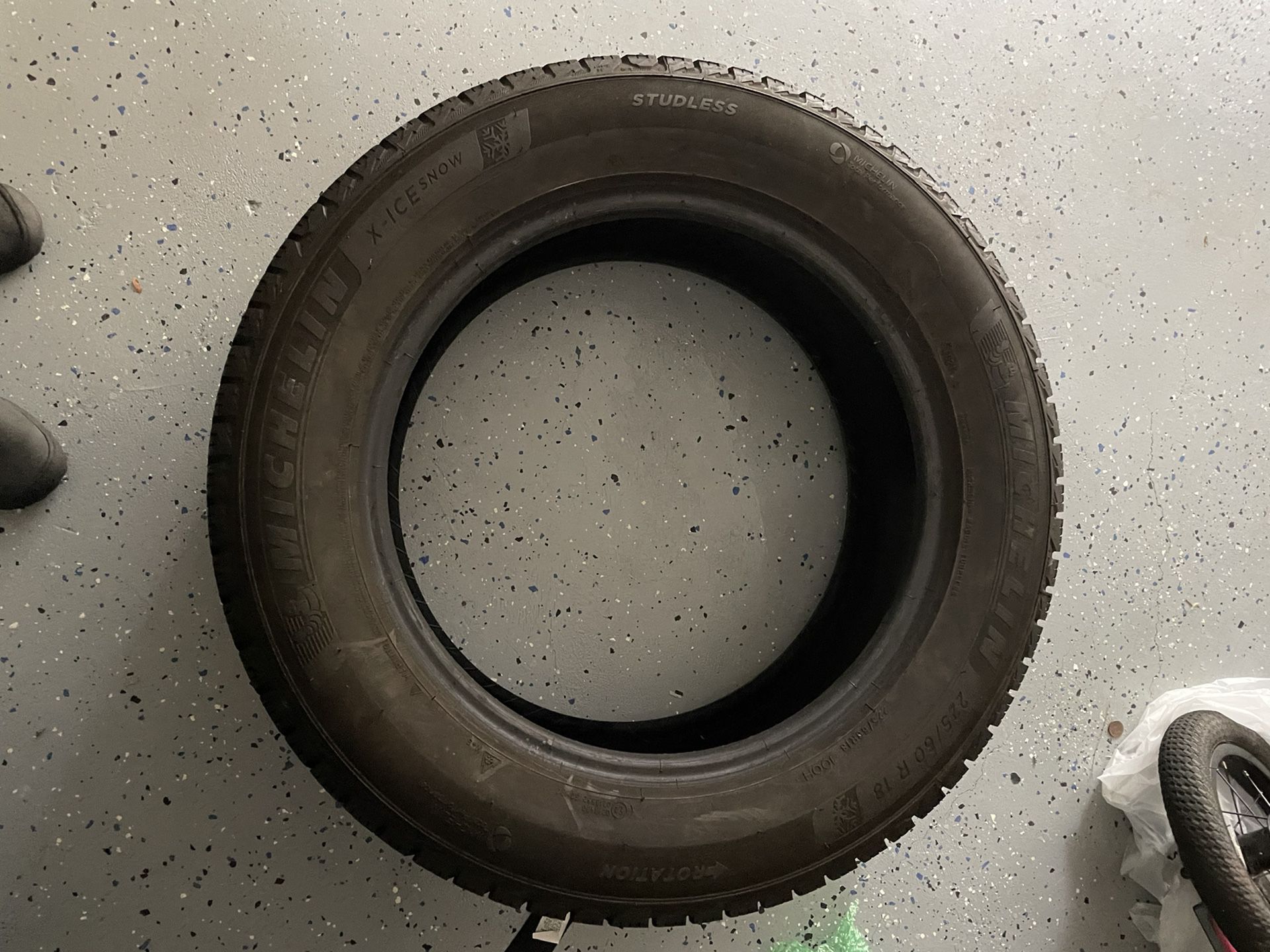 New! Michelin X-ice Snow Tire 225/60R 18 Tire. make me an offer!