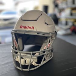 Slightly Used Youth Riddell SpeedFlex  Football helmet 