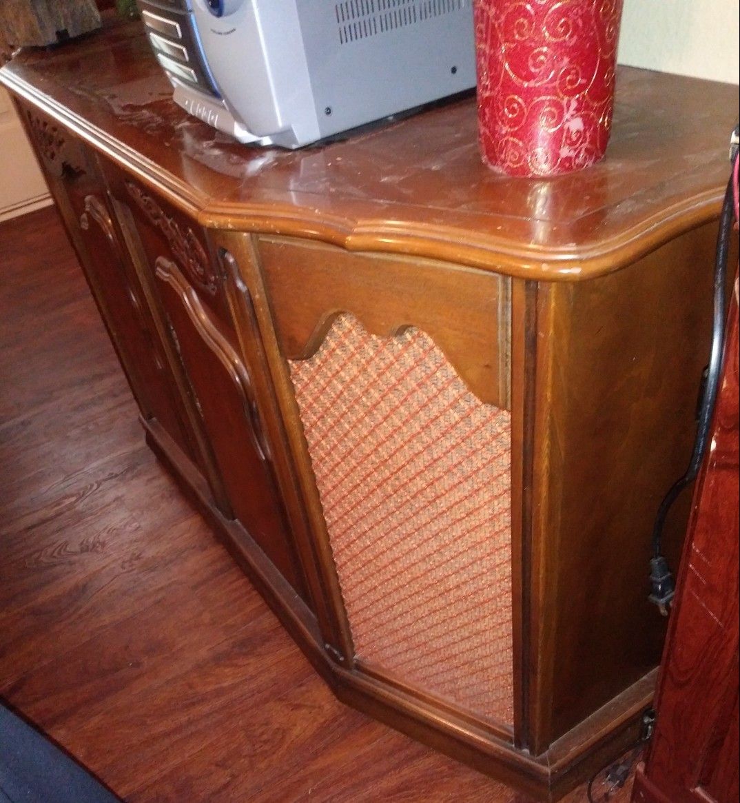 Vintage RCA Victor Stereo Cabinet (DIY Project)