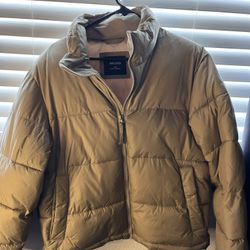 HOLLISTER PUFFER JACKET 