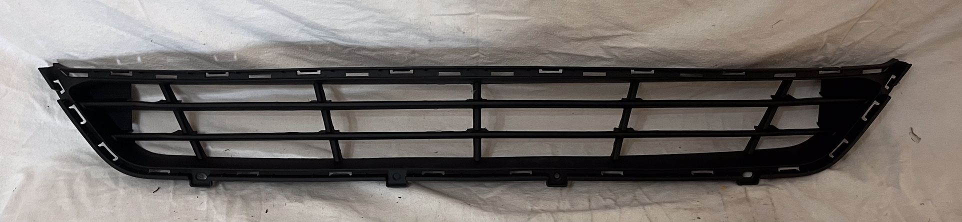 Hyundai Santa Fe 2017-18 Front Bumper Lower Grille Black