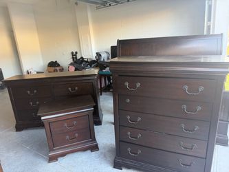 Dark Cherry Wood Bedroom Dresser Set