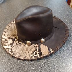 HENSCHEL. HAT. CO.  HAT QUARTERS U.S.A.  SIZE. L