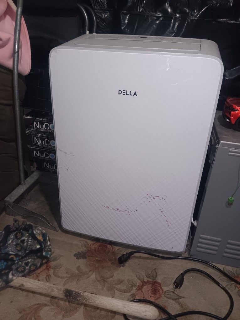 Della Air Conditioner