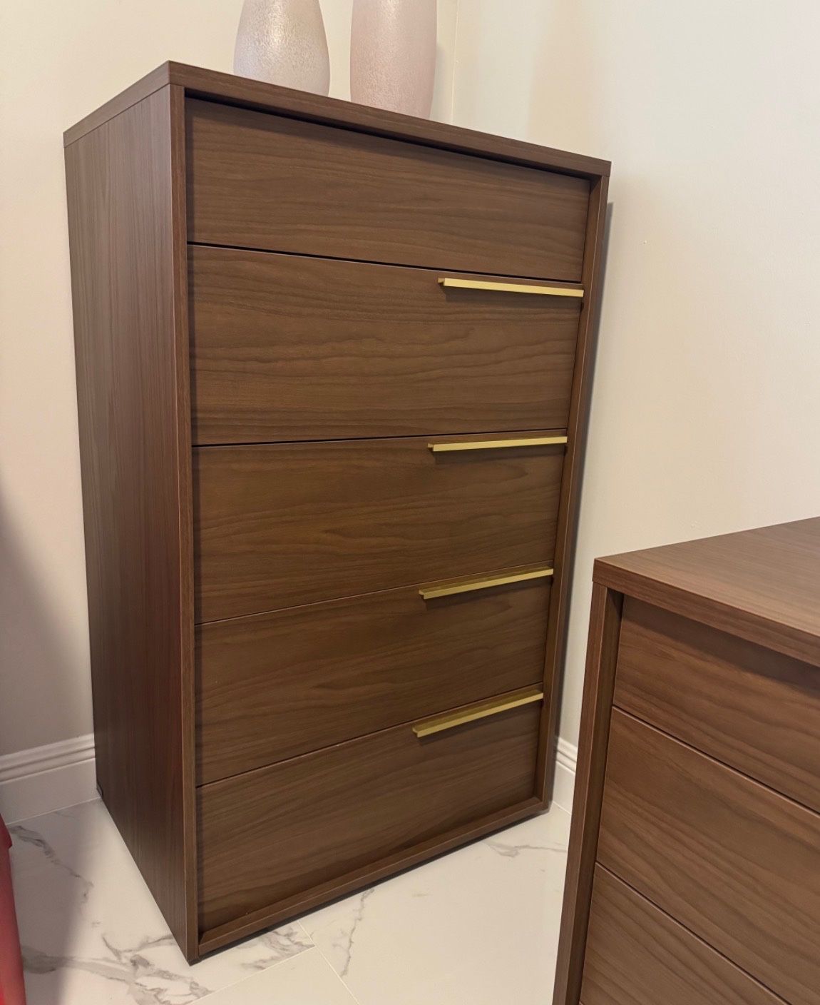 Modani Bedroom Furniture Set