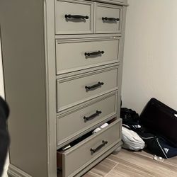 Bed With Dresser And Mattress 