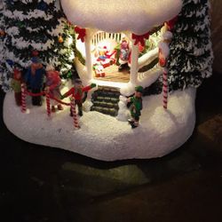 Thomas Kinkade St. Nicholas Circle Christmas Scene 