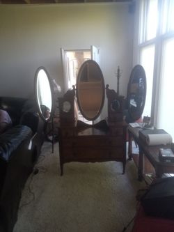 1700s Five Mirrored Vanity Next