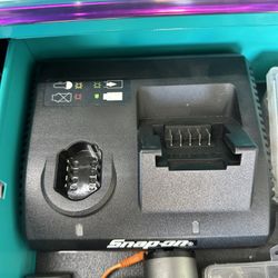 3/8 Snap-on Impact With 2 Batteries And Charger  