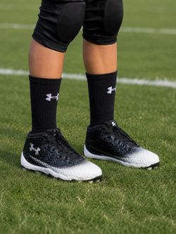 UNDER ARMOUR Wide Width Spotlight Hammer Youth Boys Size 4.5Y Football /Baseball Cleats