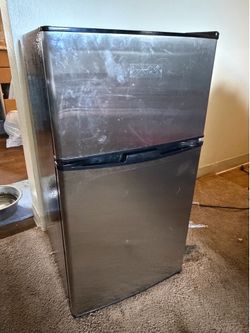 Mini fridge