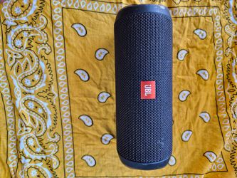 Jbl flip4 portable speaker