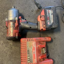 Milwaukee 1400 Torque Impact Kit 9HD Battery 