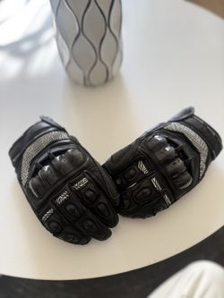 Raven Moto Cyclone Gloves