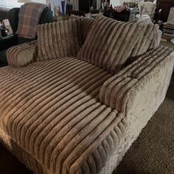 Couch Chase Chair