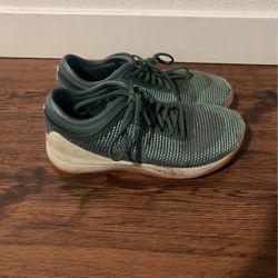 Rebook Nanos Mens Size 6 1/2 