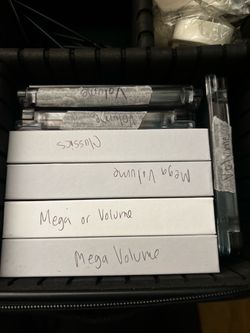 Eyelash extension box