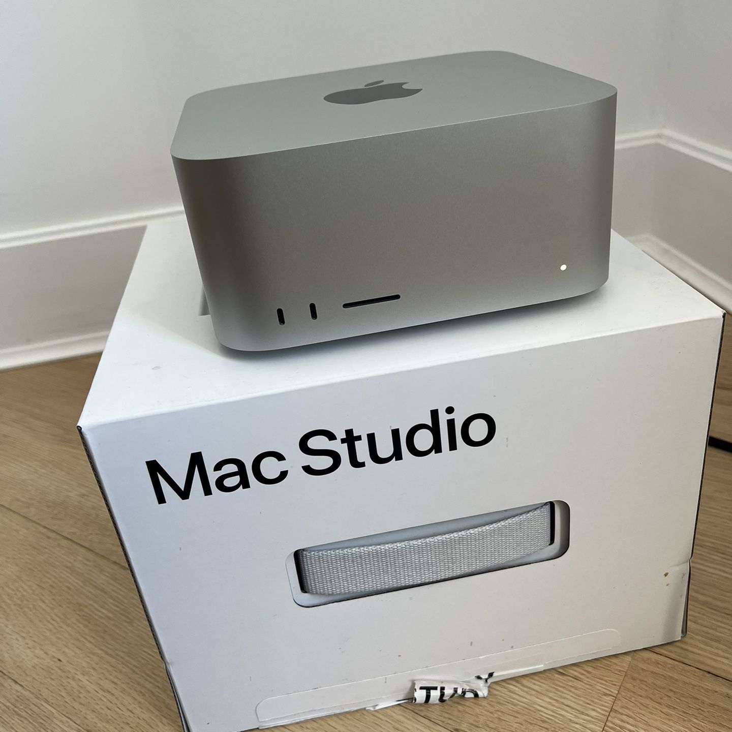 Mac Studio - M1 Max 32GB Ram 512G - Like new for Sale in New York 